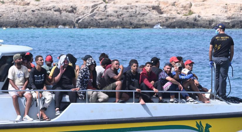 Kitoloncolási offenzíva jöhet Németországban, a menekültek száma már most rohamosan csökken