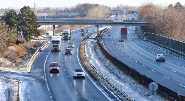 Január 14-én folytatódnak a tárgyalások az ÉKM és a fuvarozók között