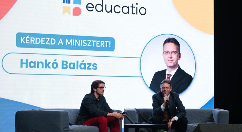 A megújuló egyetemek által sikeresek lehetnek a magyar fiatalok