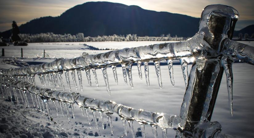 Támad az ónos eső: óriási területet boríthat be a jégpáncél