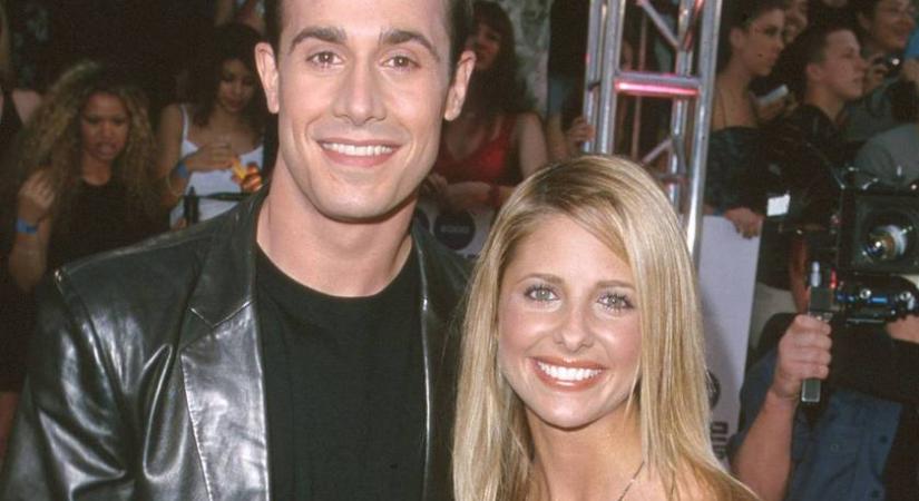 A 2000-es évek legszebb álompárja még mindig együtt: 24 éve házas Sarah Michelle Gellar és Freddie Prinze Jr.