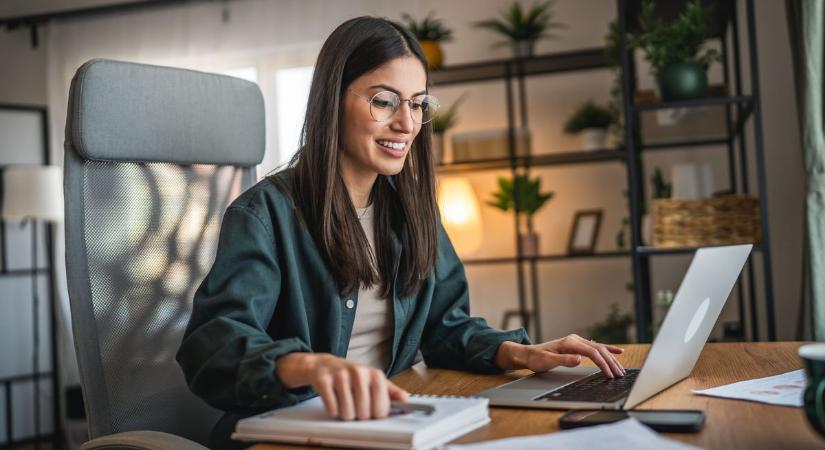 Pluszpénzt kapnak a dolgozók, ezzel a feltétellel utal a munkáltató