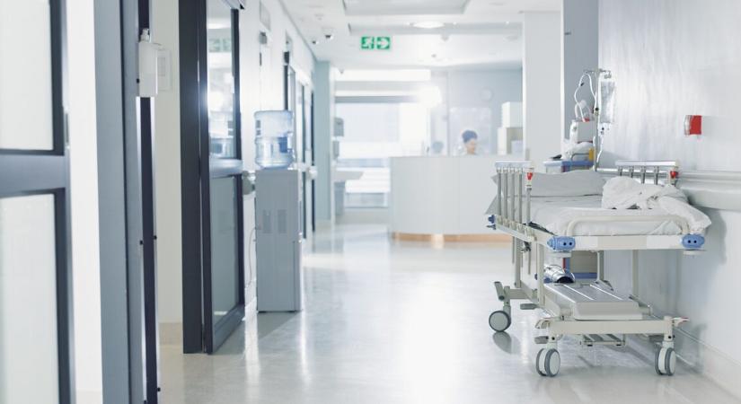 13 órát feküdt ellátatlanul a sürgősségi folyosóján egy háromgyermekes apa, majd meghalt