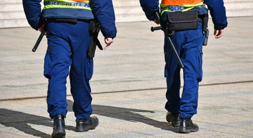 „Ha akarunk, elmegyünk hozzátok is”: Naponta akár négyszer is megjelenhetnek rendőrök a gyermekotthonokban