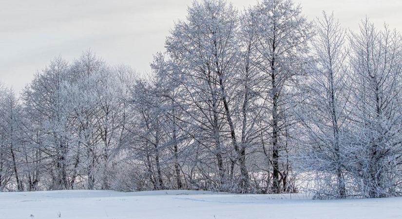 Marad a csípős hideg és a hófúvás