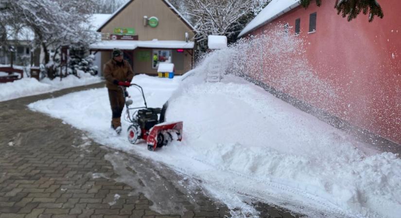 Itt a nagy hó nem tétel, Fejér ékszerdoboza már hajnalban gyomrost ad a télnek