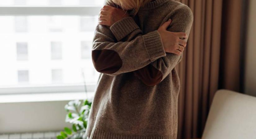 Így hordd 50 felett a tél kedvenc ruhadarabját, hogy ne legyen ódivatú és öreges