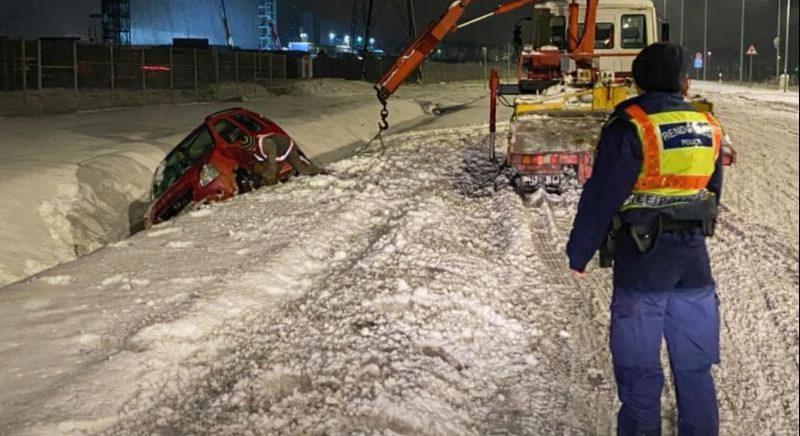 Egy sunyi árok vetett véget a Suzuki Wagon R-szal csapatásnak Gödön