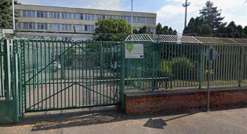 Nem visszahelyezték a debreceni javító igazgatóhelyettesét, valójában sosem hagyta el székét