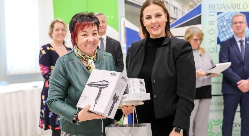 Angyalok a belvárosban - 4 millió forint támogatás 27 győri rászoruló diáknak