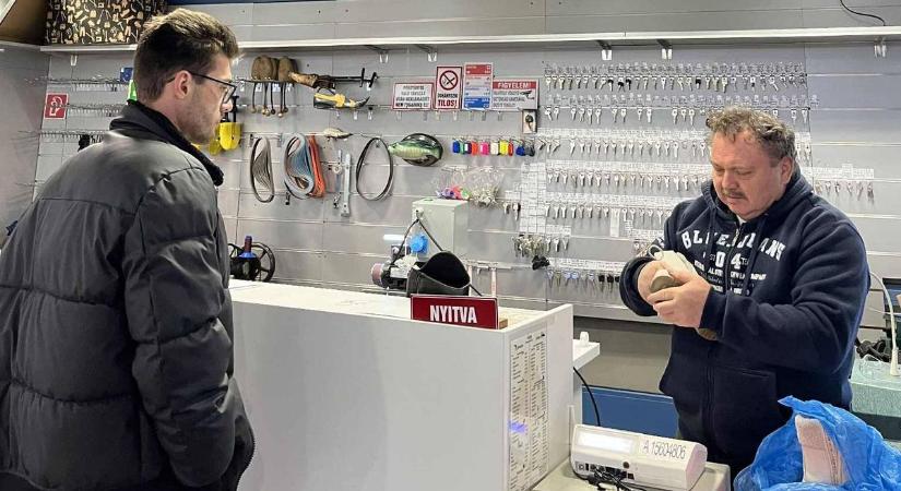 Új szolgáltató nyitott üzletet Dunaújvárosban, ahol akár a cipőnket is megjavítják