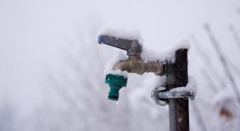 Kerti csapok, vízórák, vezetékek: Sokba kerülhet a figyelmetlenség!