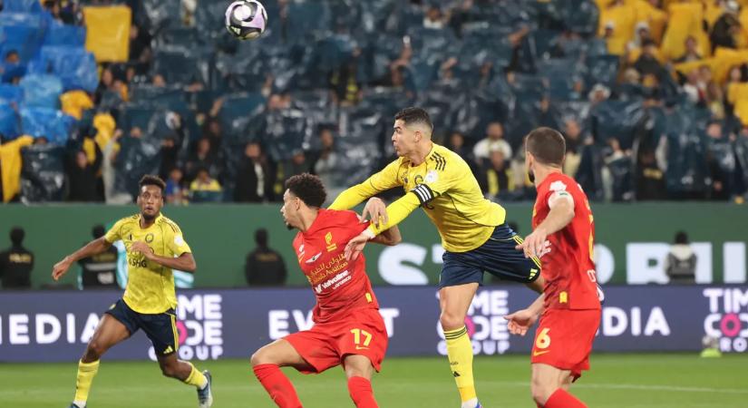 Ronaldo kezet fogott a volt Liverpool-edzővel, majd jött a feketeleves — videó