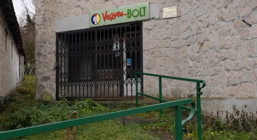 Csigalassúsággal nő a magyarországi boltok forgalma, a csomagküldés húzza fel az átlagot