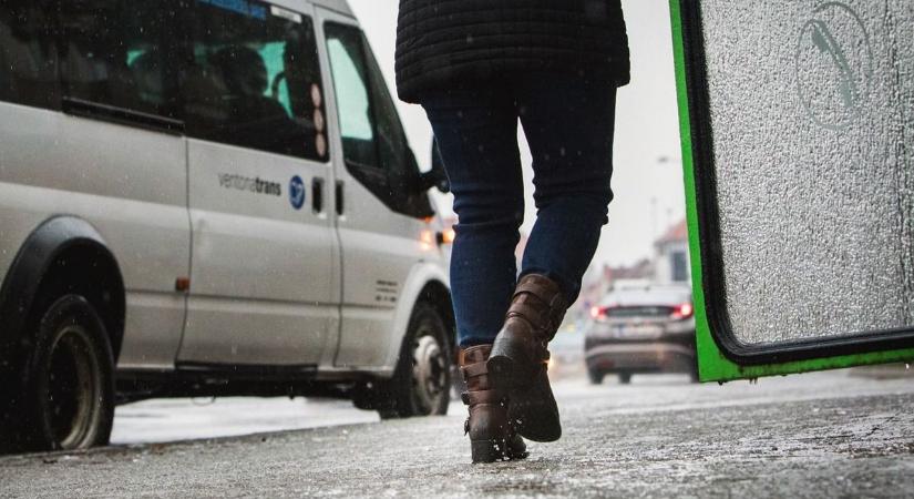 Rendkívüli helyzet: sorra zárnak be az iskolák Pécsen az ónos eső miatt!