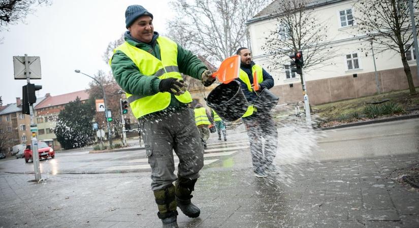 Ítéletidő érkezik órákon belül: jön az ónos eső, egyelőre tartja magát a Közút