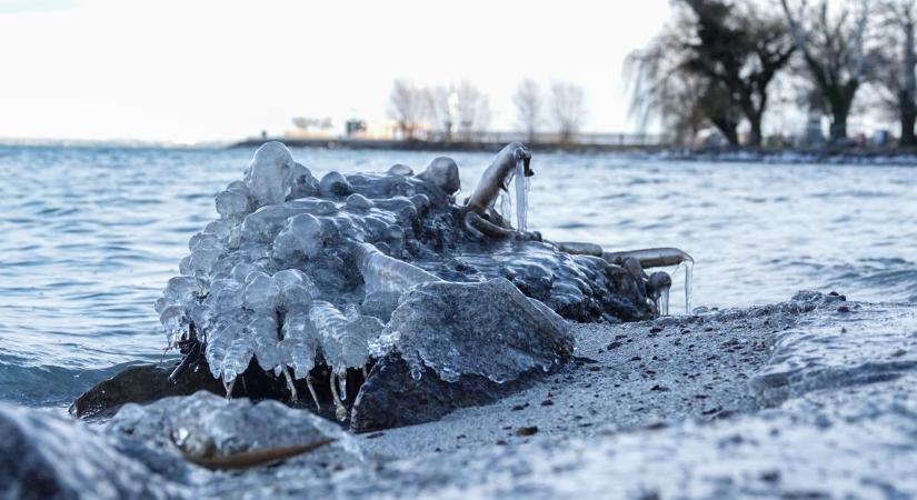 Jeges szelfik pörgetik a téli balatoni turizmust