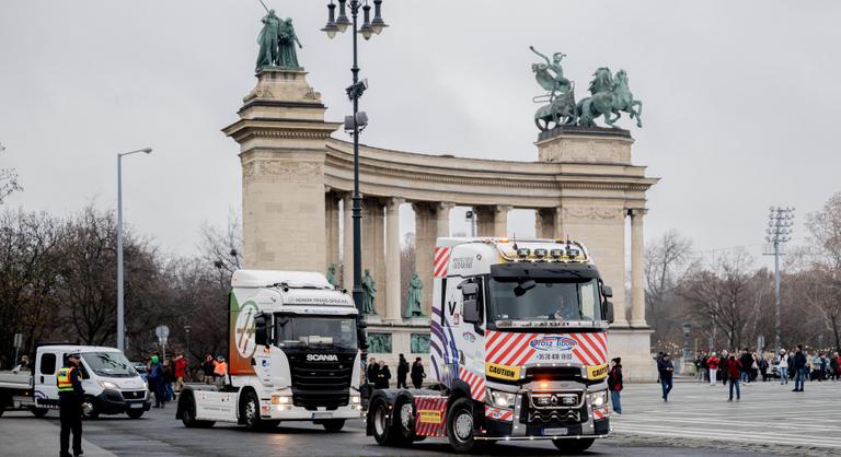 Ismét tárgyalóasztalhoz ülnek a fuvarozók és a minisztérium