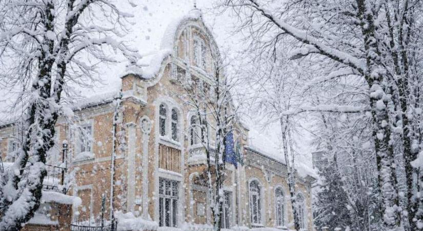 Bezárják a zeneiskolát az ónos eső miatt