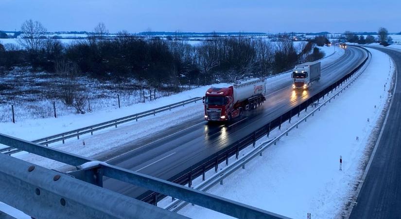 Ezeket a változásokat hozza az új KRESZ – meglepő tempóval lehet majd repeszteni