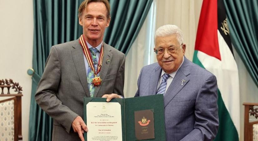 Megtalálták Szendi Romulusz uniós megfelelőjét, "Free Palestine" – hangoztatta a siklóernyős EU-nagykövet, és támadt a Hamász