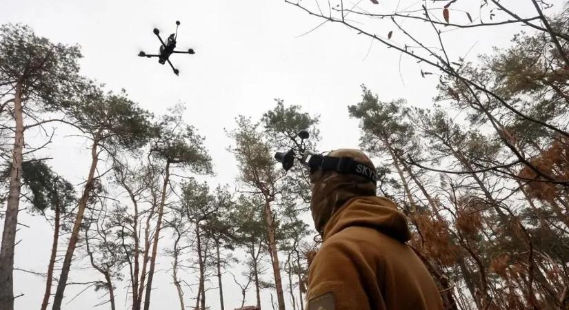 „A brit katonáknak készen kell állni, hogy oroszokra lőjenek” – folytatódik a háborús uszítás