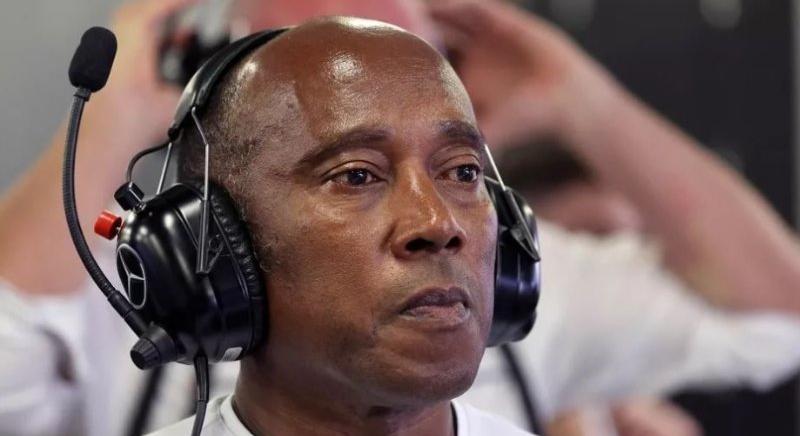 Új sorozatot indít Lewis Hamilton apja