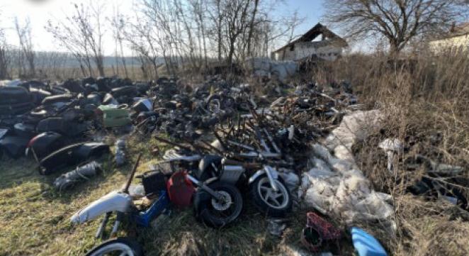 150 tonnányi veszélyes hulladékot tárolt a tanyáján egy férfi