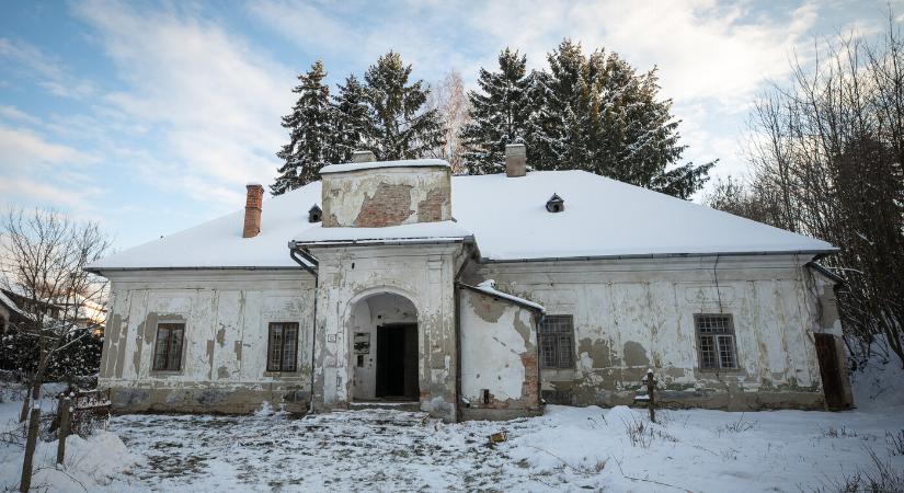 Modern látogatóközponttá alakítja a megye az ajnácskői Ebeczky-kúriát