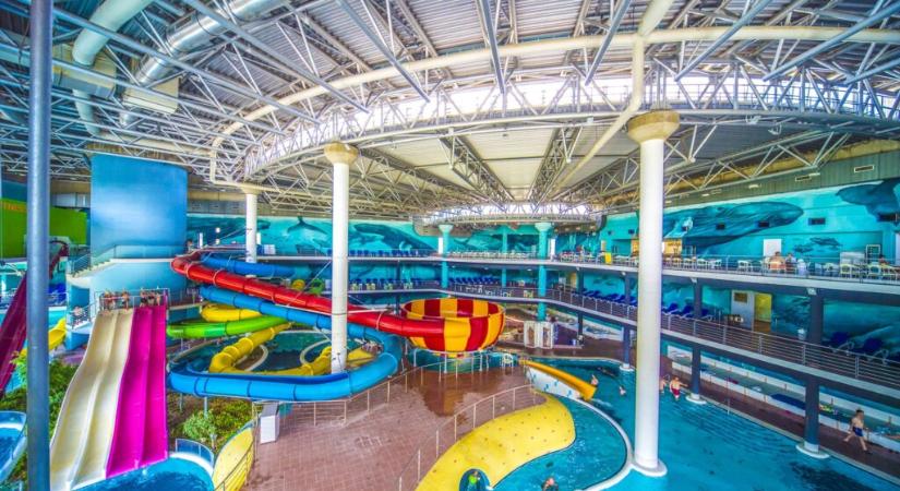 Sokkal olcsóbb lesz a belépő a Napfényfürdő Aquapolis-ba a helyieknek