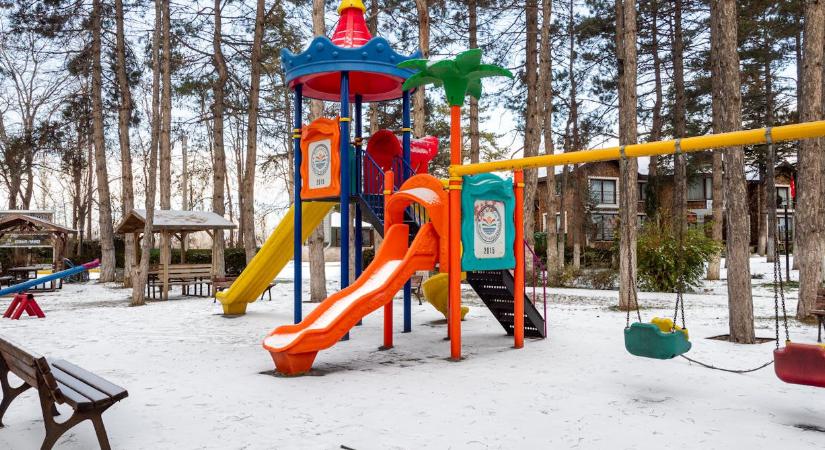 Rendkívüli iskolai szünet, online oktatás az időjárás miatt