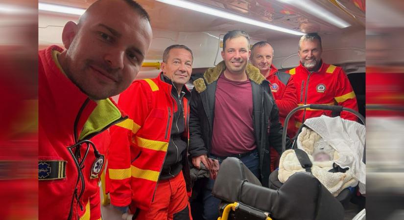 A hó fogságában született meg a kis Dávid – a mentők segítségével jött világra