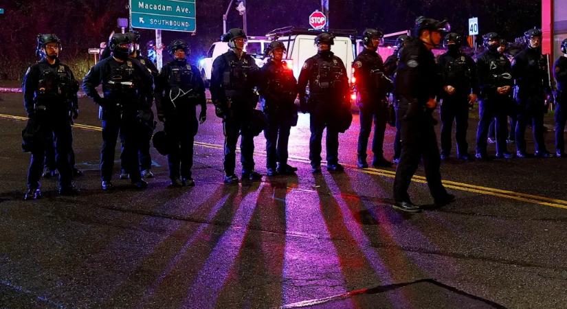 Rálőttek és megsebesítettek két embert szövetségi bevándorlási ügynökök Portlandben