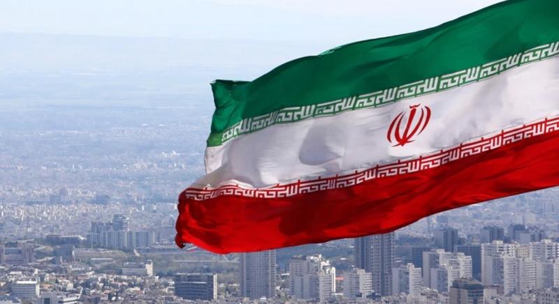 „Halál a diktátorra” – évek óta nem látott tömeg vonult az utcákra Iránban, az országban leállt az internet