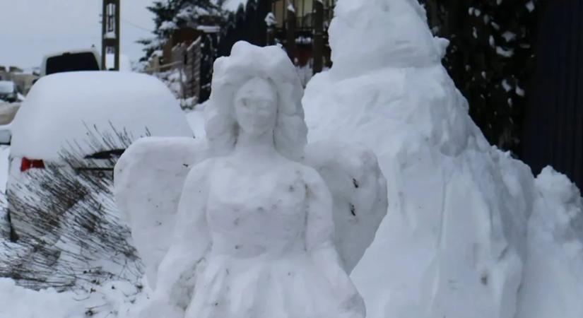 Ilyet ritkán látni: elképesztő hószobrot építettek Magyarországon
