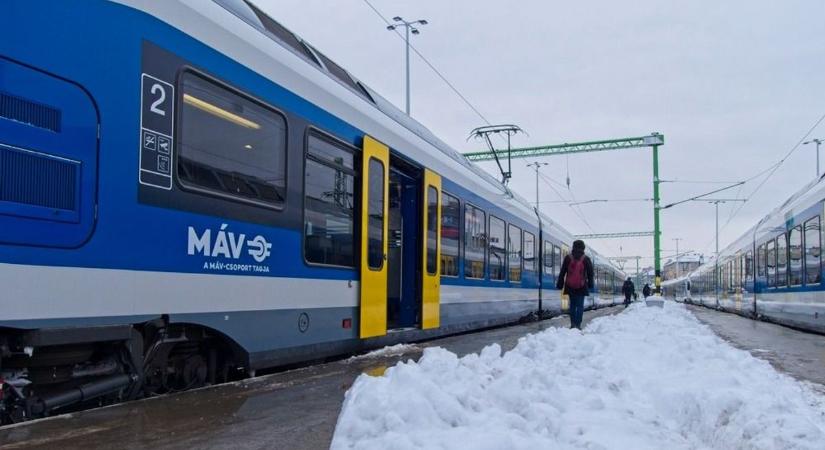 Érdemes előre tervezni, ha vonatra szállunk: több vonalon is késésekre kell számítani!