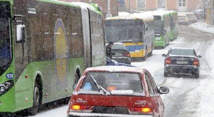 Az időjárás miatt előfordulhatnak fennakadások a közlekedésben