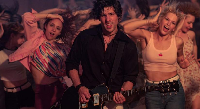 Színházban is bemutatják a Hogyan tudnék élni nélküled?-et