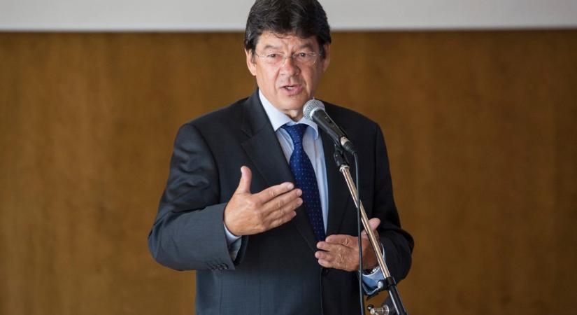 Wittinghoff Tamás: Biodíszletként használják az önkormányzatokat