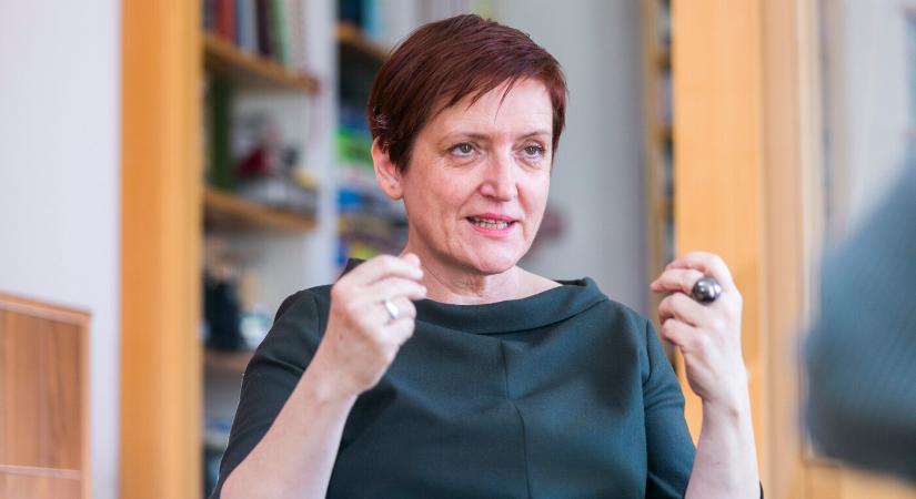 Németh Ilona Herczeg Klára-díjat vehet át