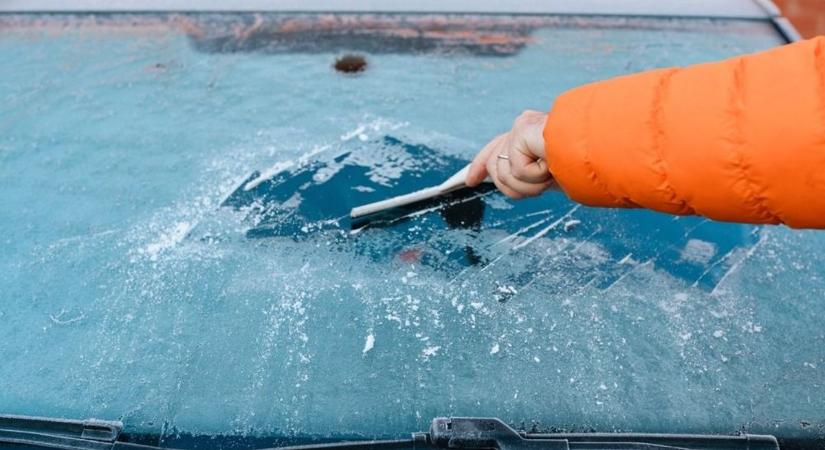 Az ónos eső miatt figyelmezteti a szekszárdiakat a polgármester (videó)