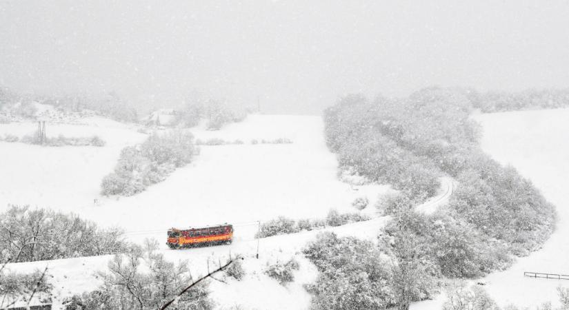 Kínlódik a vasút: jelentős fennakadás van az észak-balatoni vonalon