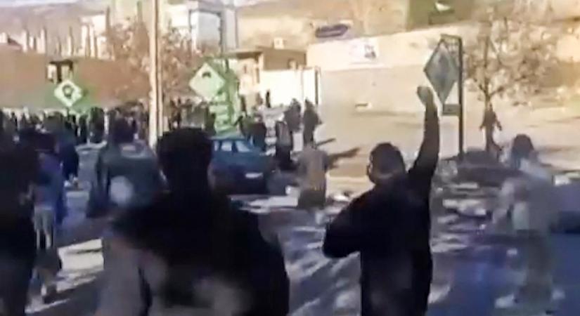 Rendszerellenes megmozdulássá váltak az iráni tüntetések