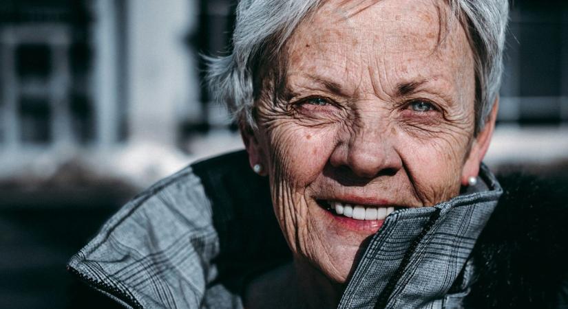 2026-ban ezek a kedvezmények járnak a nyugdíjas igazolvánnyal