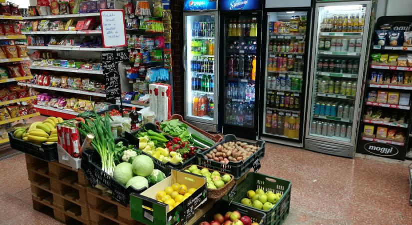 Várakozás alatt maradtak a boltok bevételei novemberben