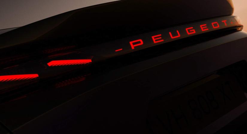 Fényes fenékkel újult meg a Peugeot 408