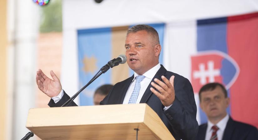 Feloszlatta magát az ajaki Fidesz a vezetői módszerek és a helyi függőségi viszonyok miatt