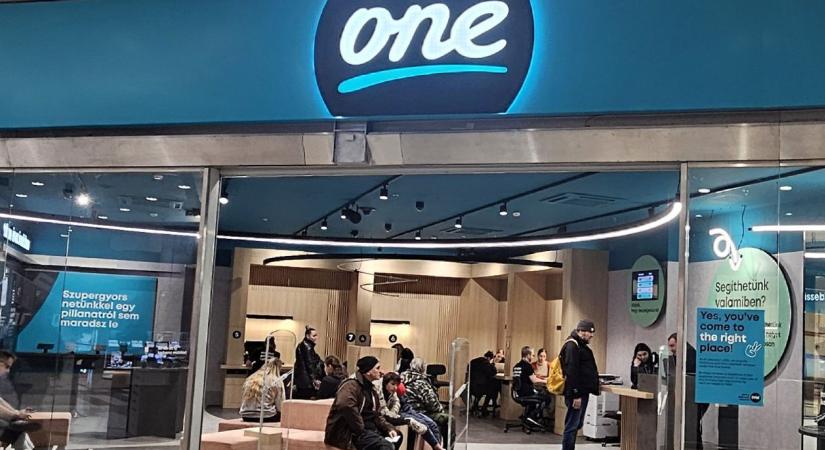 Brutális bírságot kapott a One, még a Vodafone miatt kell fizetniük