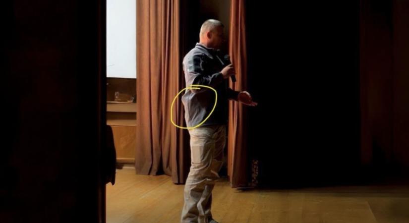 Elárverezik Ruszin-Szendi fegyverét, ami csak a dzsekije hullámzása volt