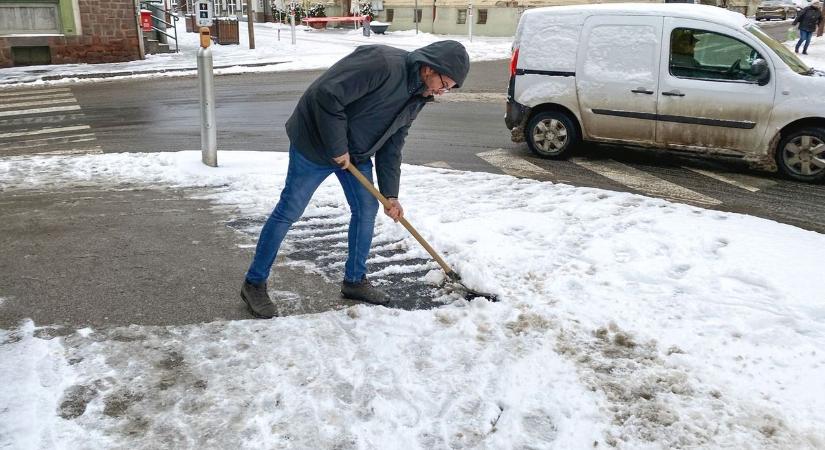 Konditerem helyett havat kellene lapátolni - javasolja a fiataloknak olvasónk